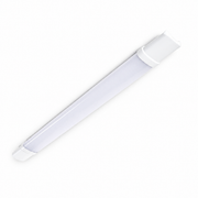 Pantalla estanca LED integrada LedsCome de 60 cm y 18W sobre fondo blanco
