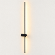 Aplique LED lineal negro 20005 de 100 cm encendido con luz cálida 3000 K, vista vertical completa; representación ambiental