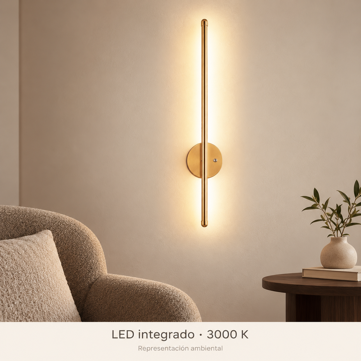 Aplique LED dorado encendido con luz cálida de 3000 K, representación ambiental