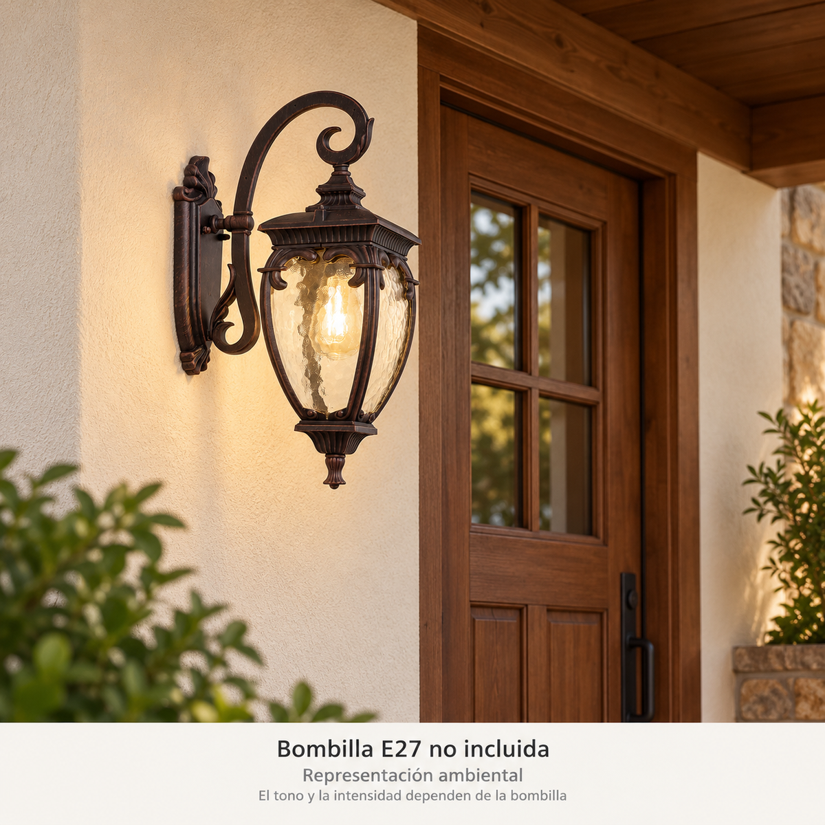 Farol exterior clásico de aluminio acabado óxido E27, encendido: representación ambiental