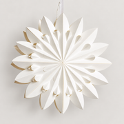Estrella colgante de papel blanco con LED integrados, vista completa