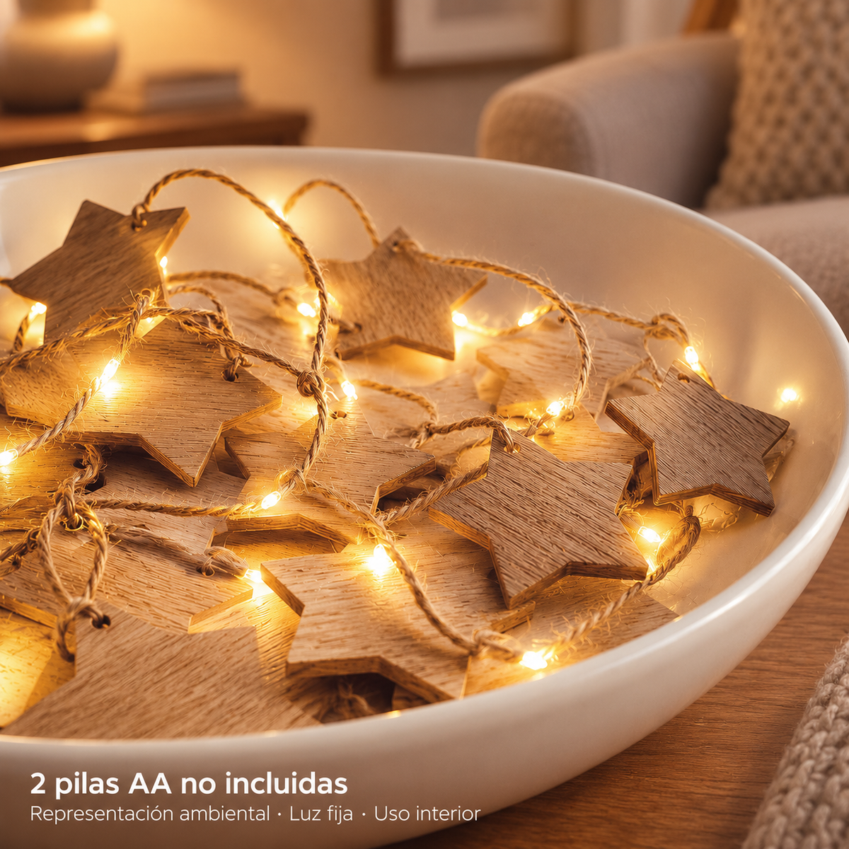 Guirnalda de estrellas encendida en interior con luz fija, representación ambiental; dos pilas AA no incluidas