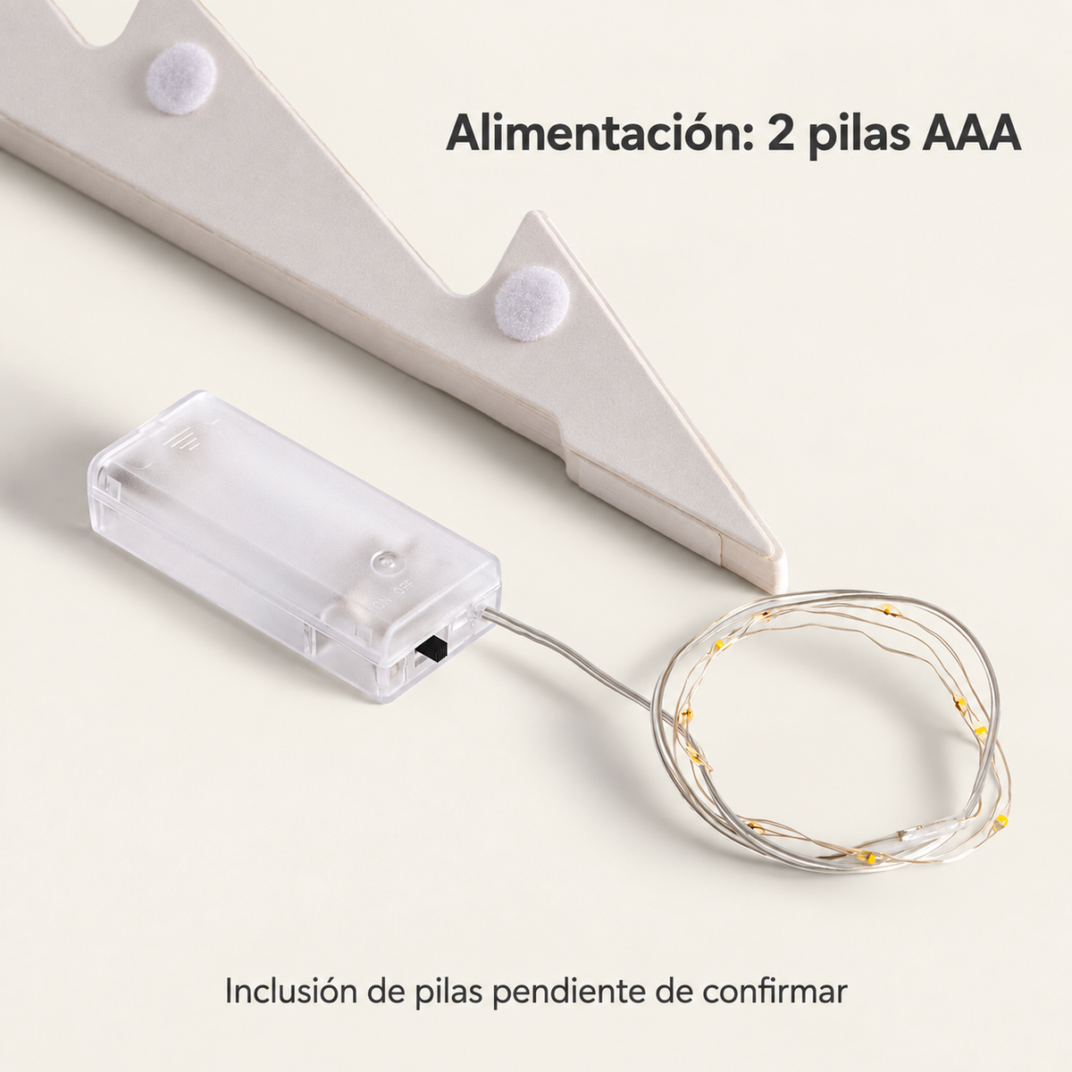 20062 Portapilas para dos AAA y guirnalda reales; inclusión de pilas pendiente de confirmar