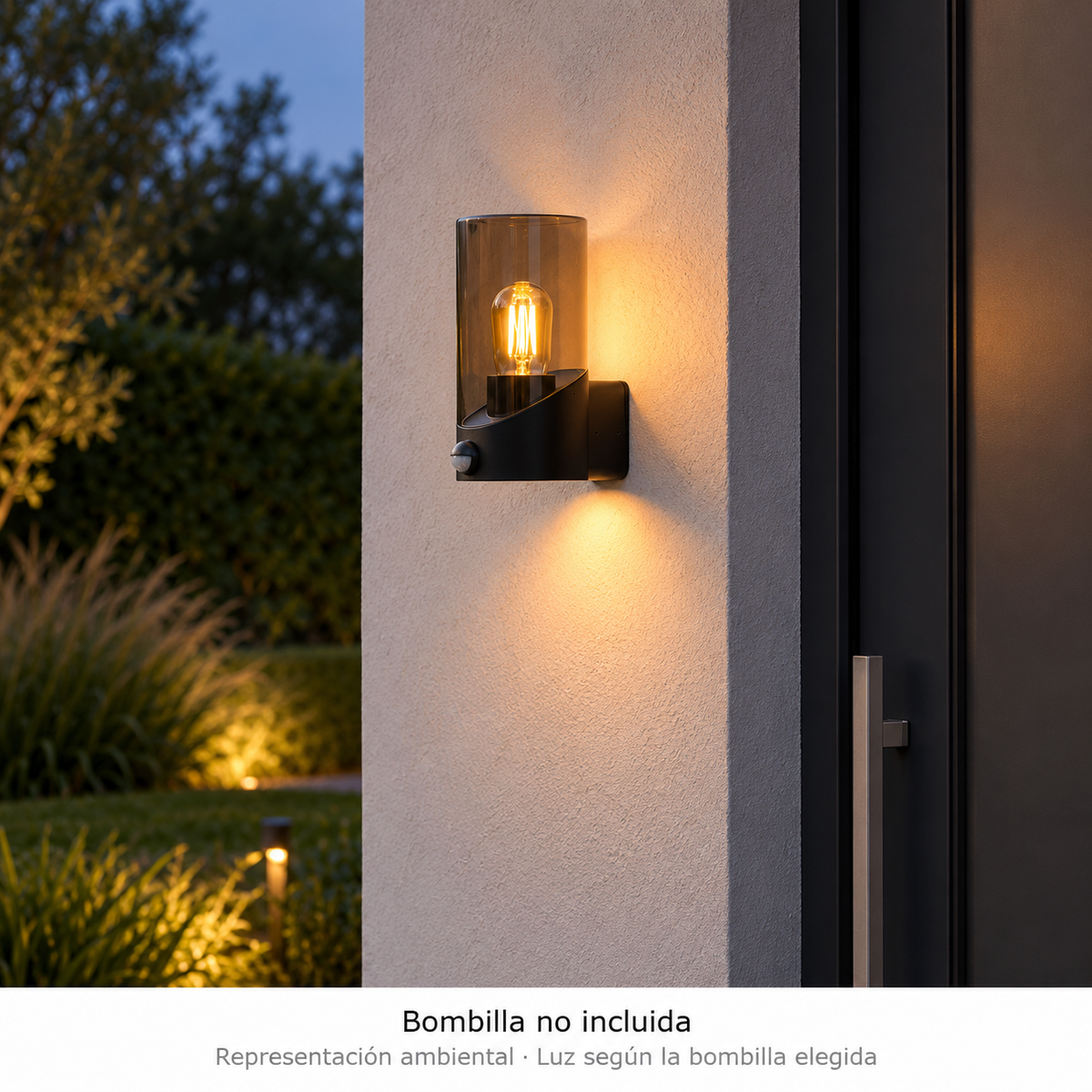 Aplique negro con tulipa ahumada 20075, encendido en una entrada, representación ambiental, bombilla no incluida