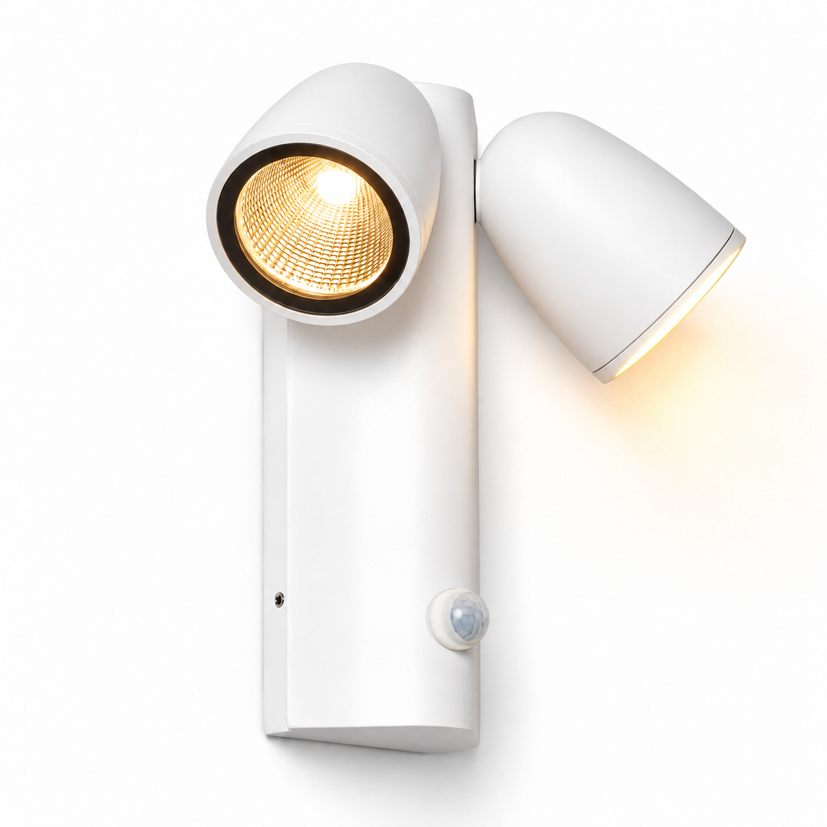Aplique LED blanco de dos focos con sensor PIR 12 W 3000 K IP65 encendido