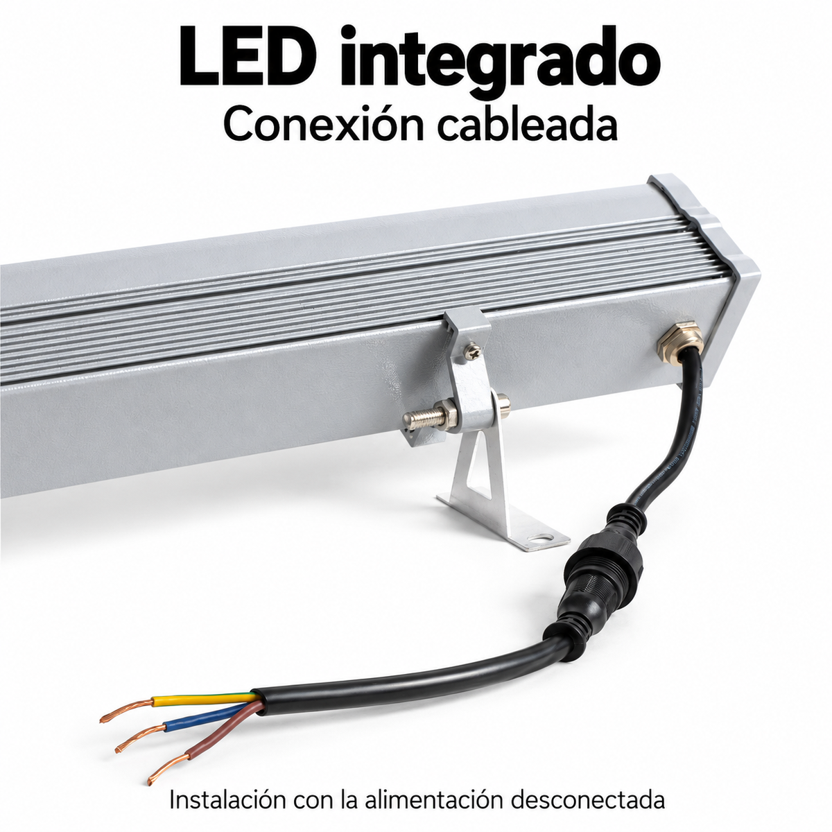 Detalle de la conexión cableada y soporte orientable del bañador LED integrado LedsCome 20089