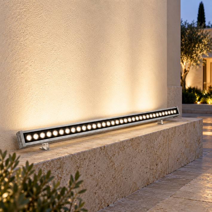 Bañador lineal LED exterior 38W 4000K enlazable, vista en ambiente instalado