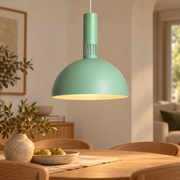 Lámpara colgante de metal verde celadón LED 9 W CCT, vista en ambiente instalado