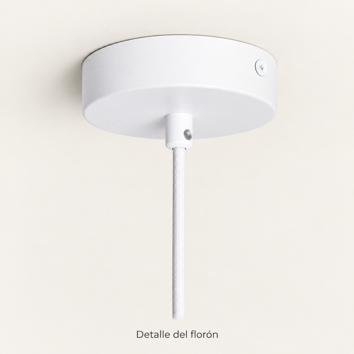 Detalle del florón blanco y cable de la lámpara colgante 20105