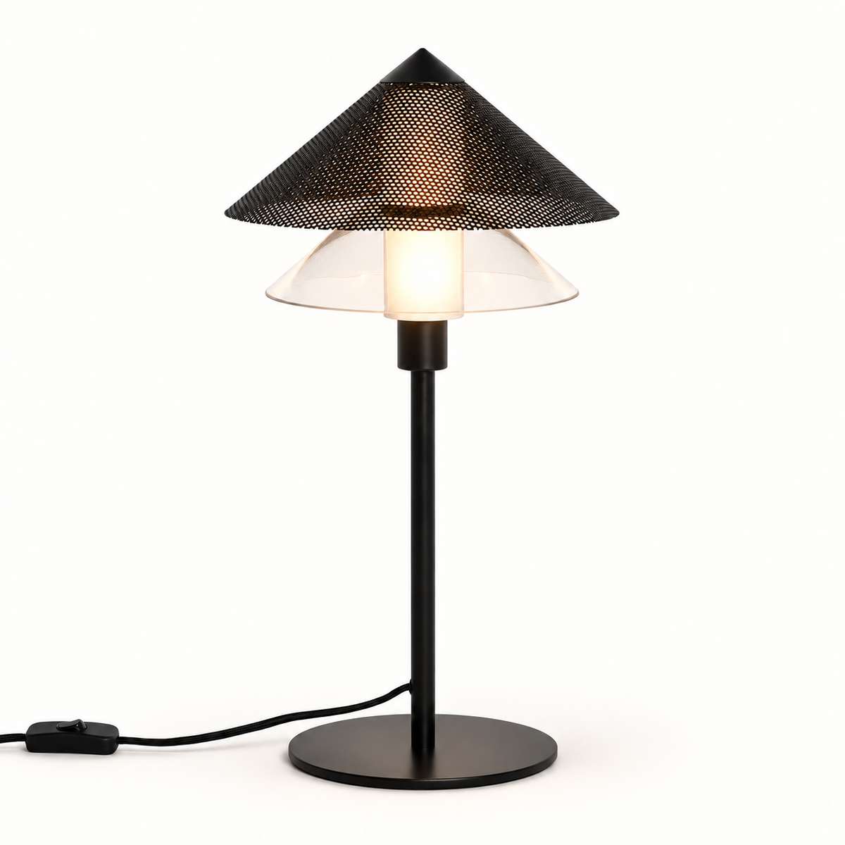 Lámpara de mesa negra con doble pantalla y metal perforado E14, luz encendida