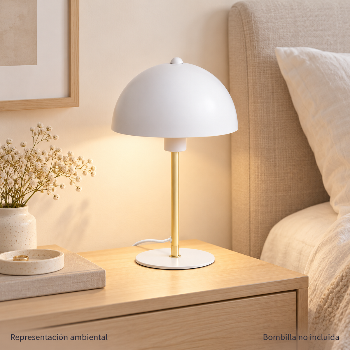 Lámpara de mesa blanca y dorada con pantalla semiesférica E14 LedsCome 20123: representación ambiental encendida con bombilla no incluida