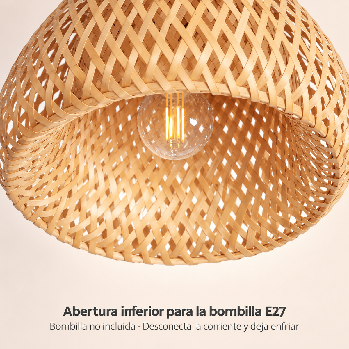 Detalle de abertura inferior para bombilla E27 en 20127; bombilla no incluida