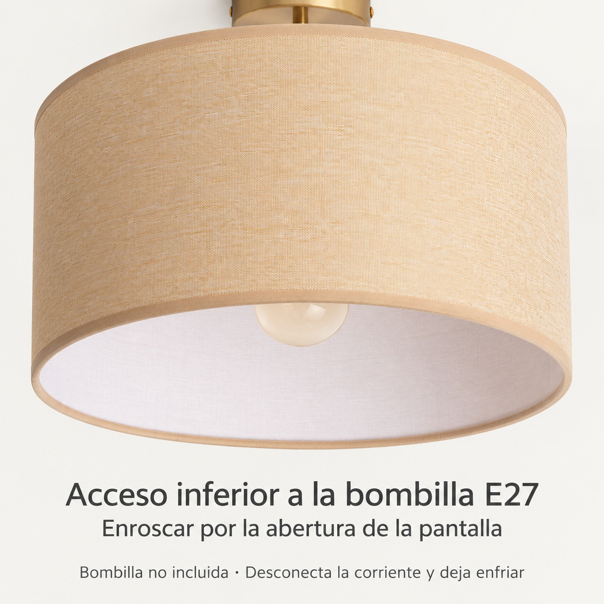 Detalle de abertura inferior para bombilla E27 en 20128; bombilla no incluida