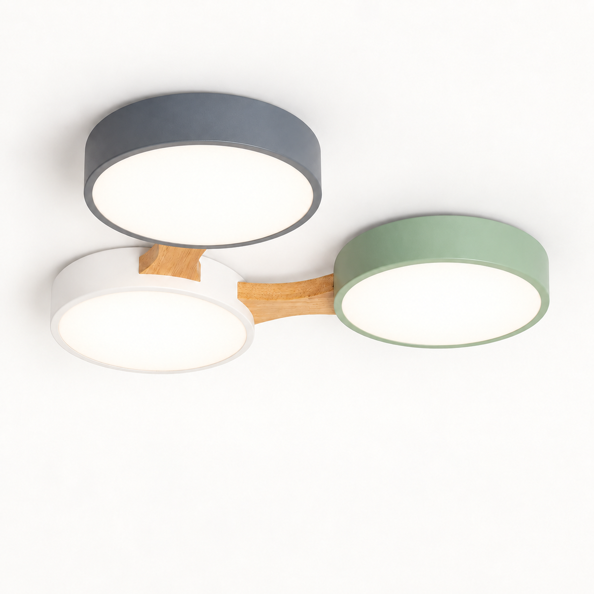 Plafón LED de tres discos multicolor unidos por madera 30 W CCT, luz encendida