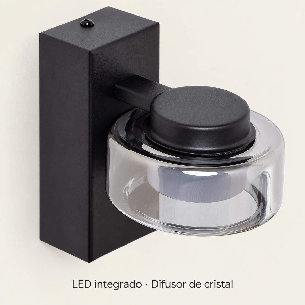 Detalle del difusor de cristal y sistema LED integrado cerrado del aplique negro