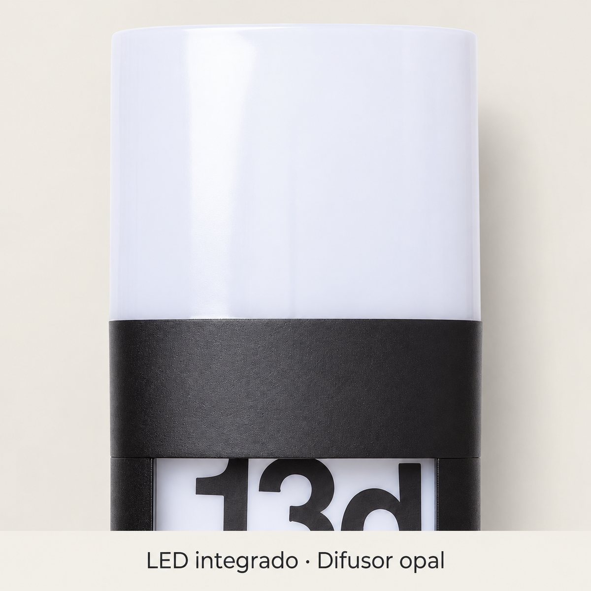 Detalle frontal del difusor opal cerrado del aplique con LED integrado