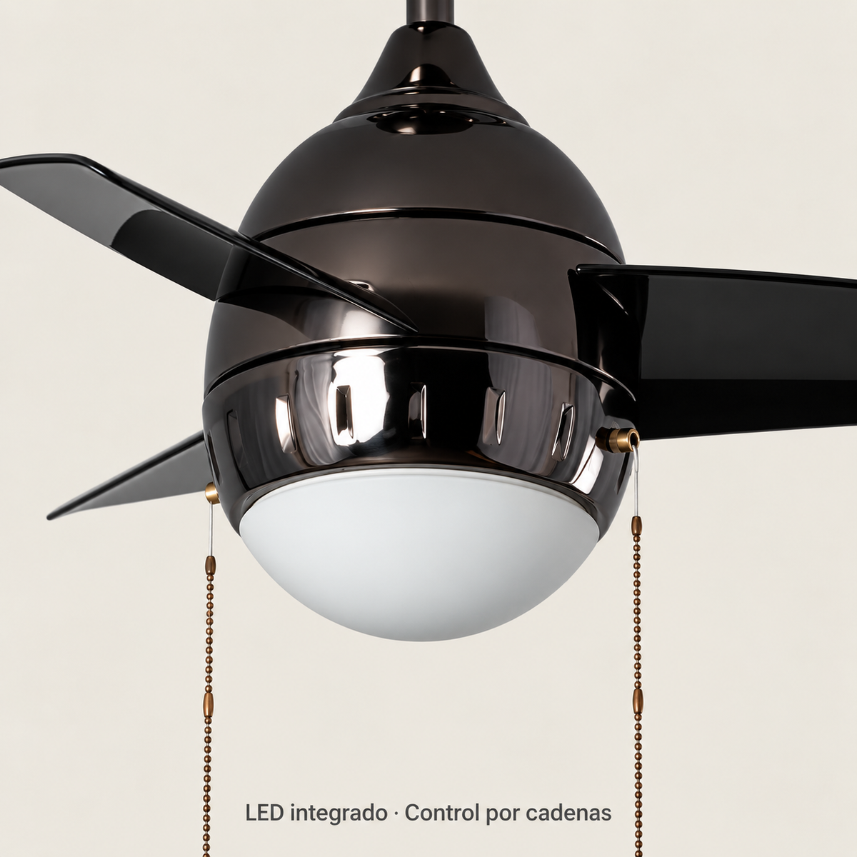 Ventilador de techo negro con LED y control por cadenas, vista detalle
