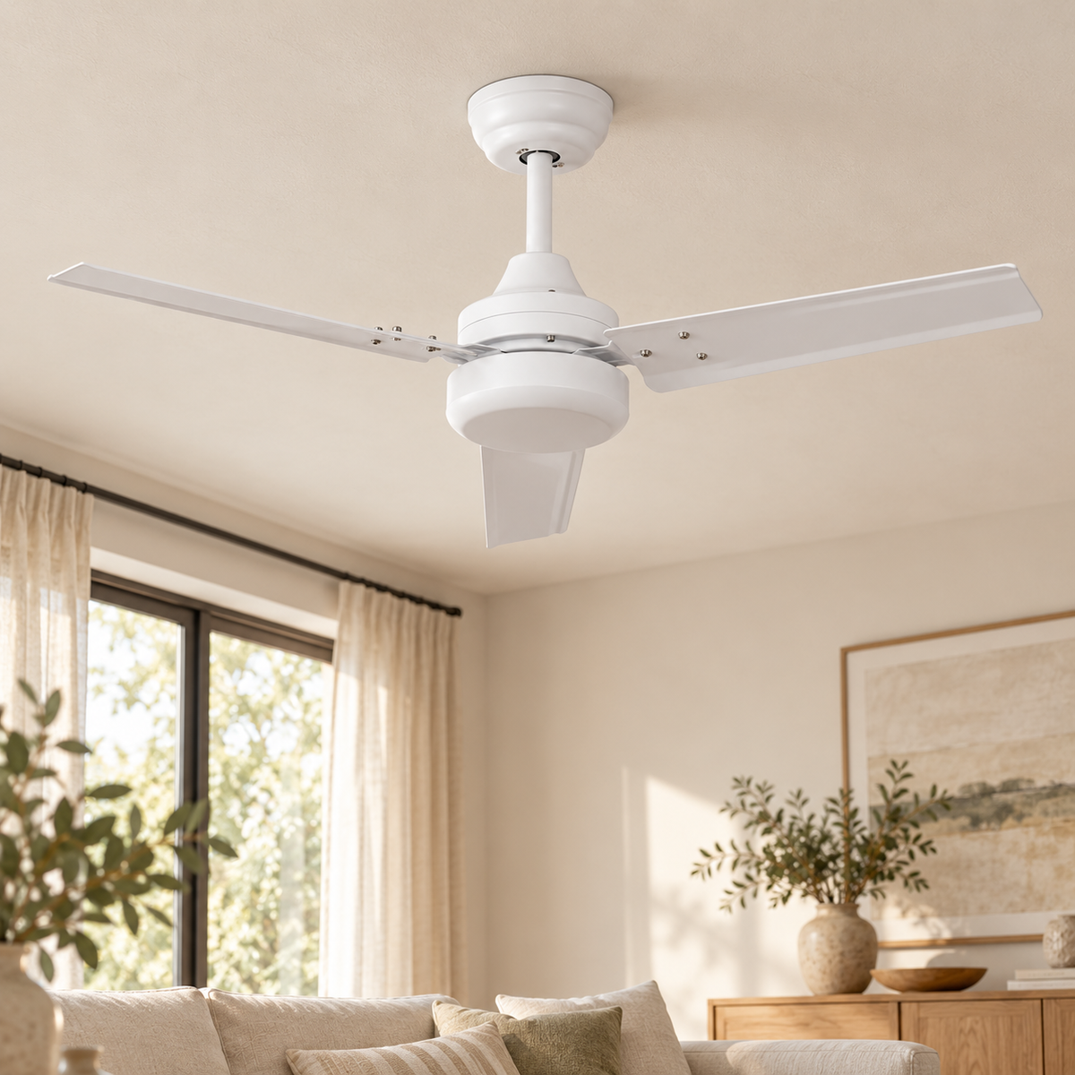 Ventilador de techo blanco Ø105 cm sin luz con motor DC IP44, vista en ambiente instalado
