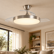 Ventilador de techo níquel con aspas retráctiles y luz LED CCT, instalado en una habitación