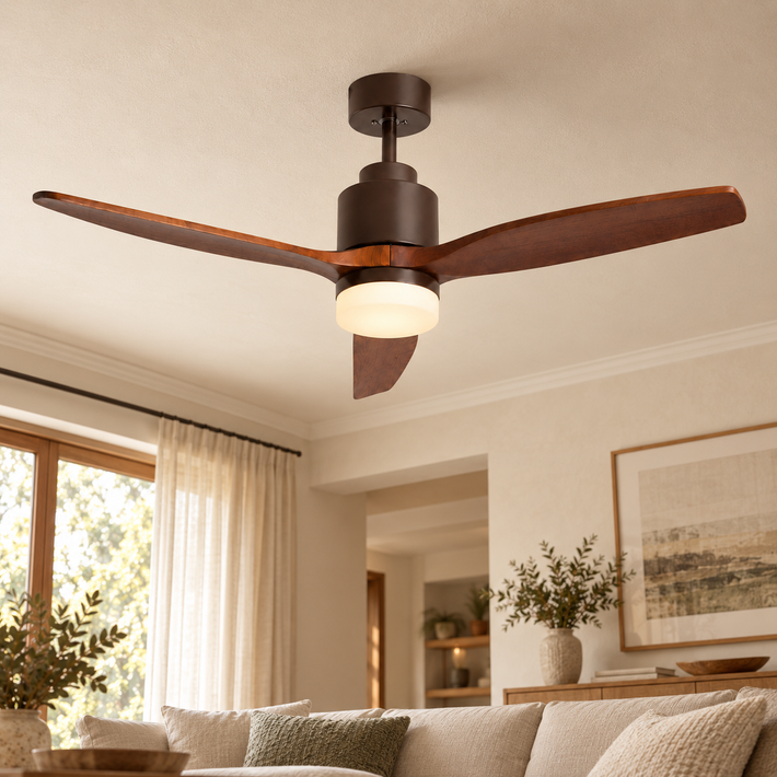Ventilador de techo marrón Ø132 cm con aspas de madera oscura y LED CCT, instalado en una habitación