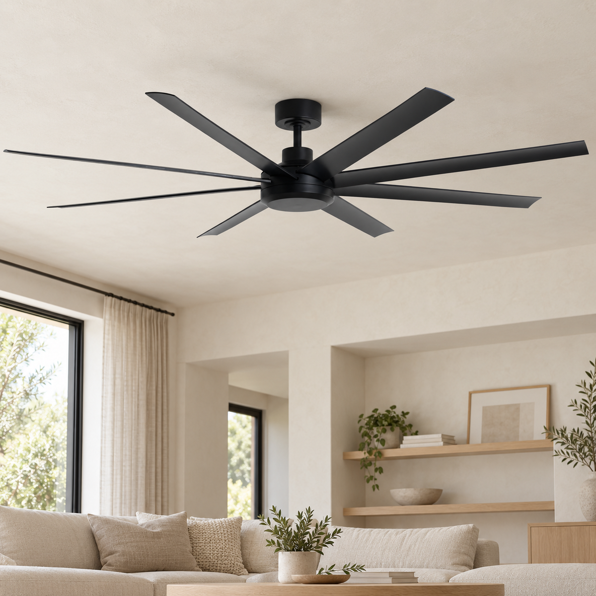 Ventilador de techo negro de ocho aspas sin luz, instalado en ambiente