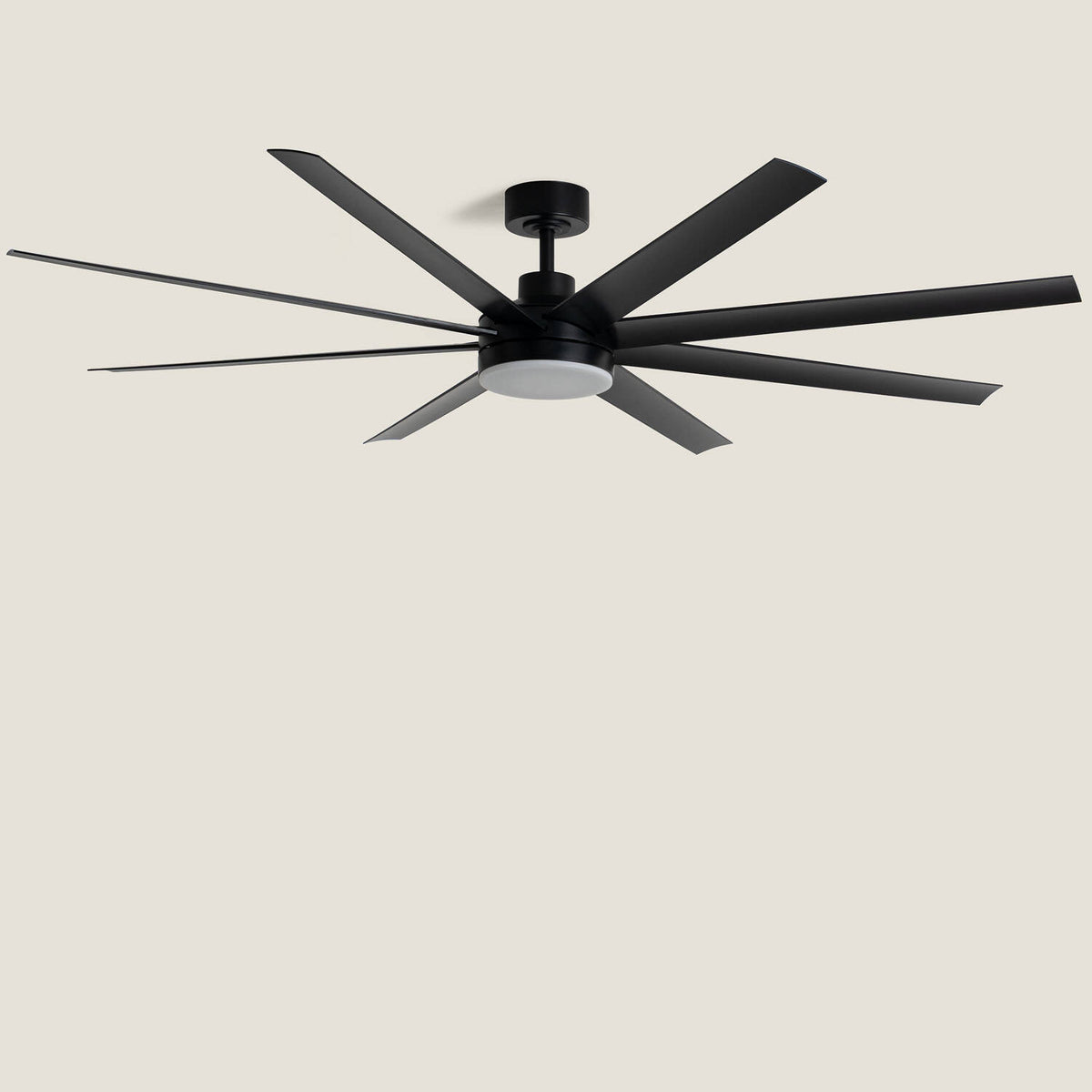 Ventilador de techo negro Ø165 cm de ocho aspas con LED CCT. vista completa apagada, acabado y forma del producto