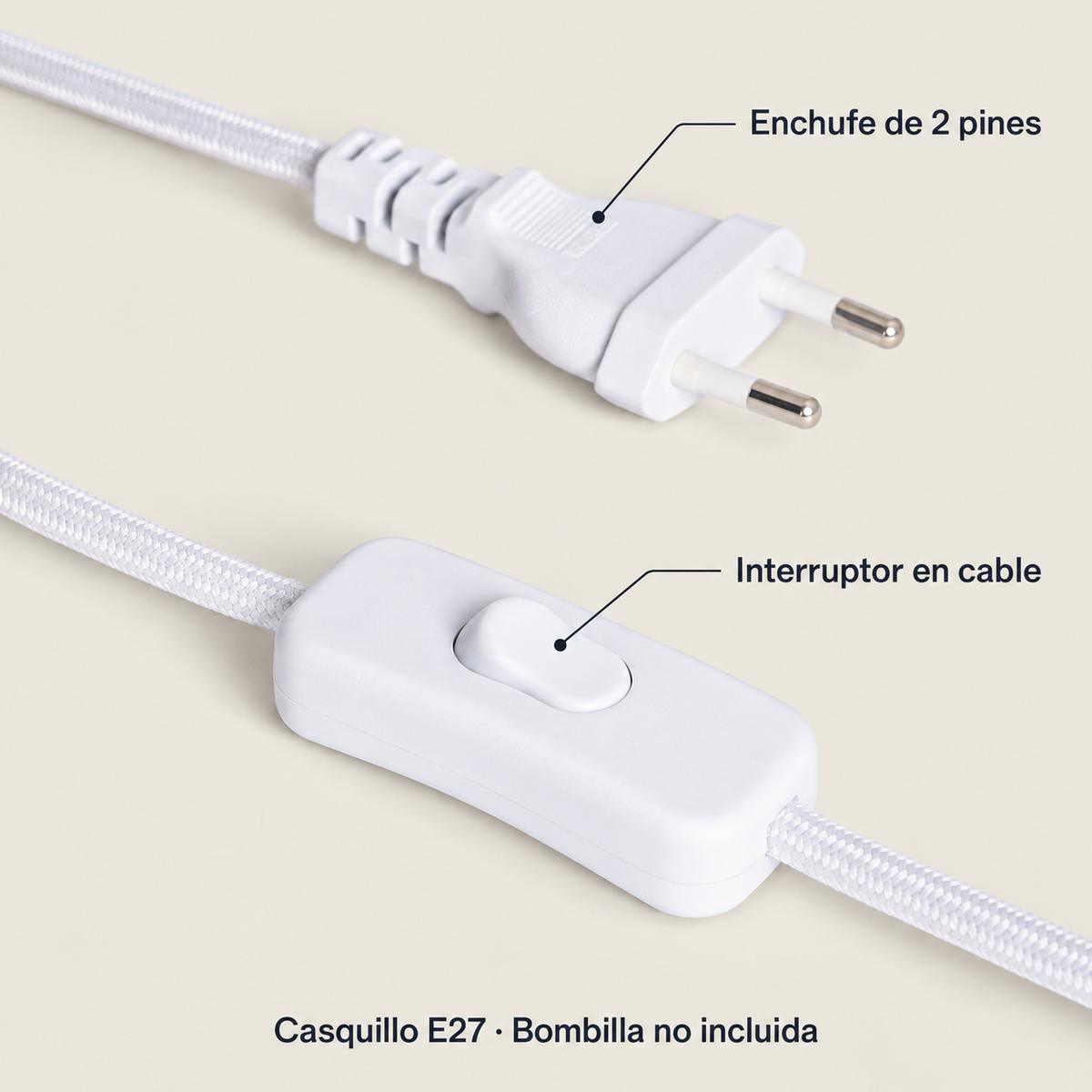 Detalle del interruptor y la clavija del cable del aplique, casquillo E27 y bombilla no incluida
